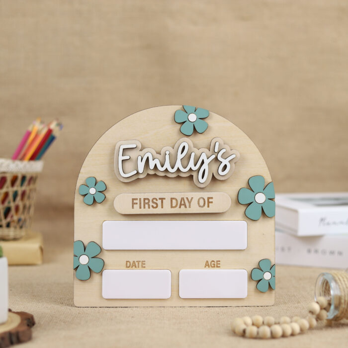 Daisy Back to School Personalized Board - Custom School Photo Prop | Personalized Floral School Sign for Kids | Reusable Daisy-Themed First Day School Board